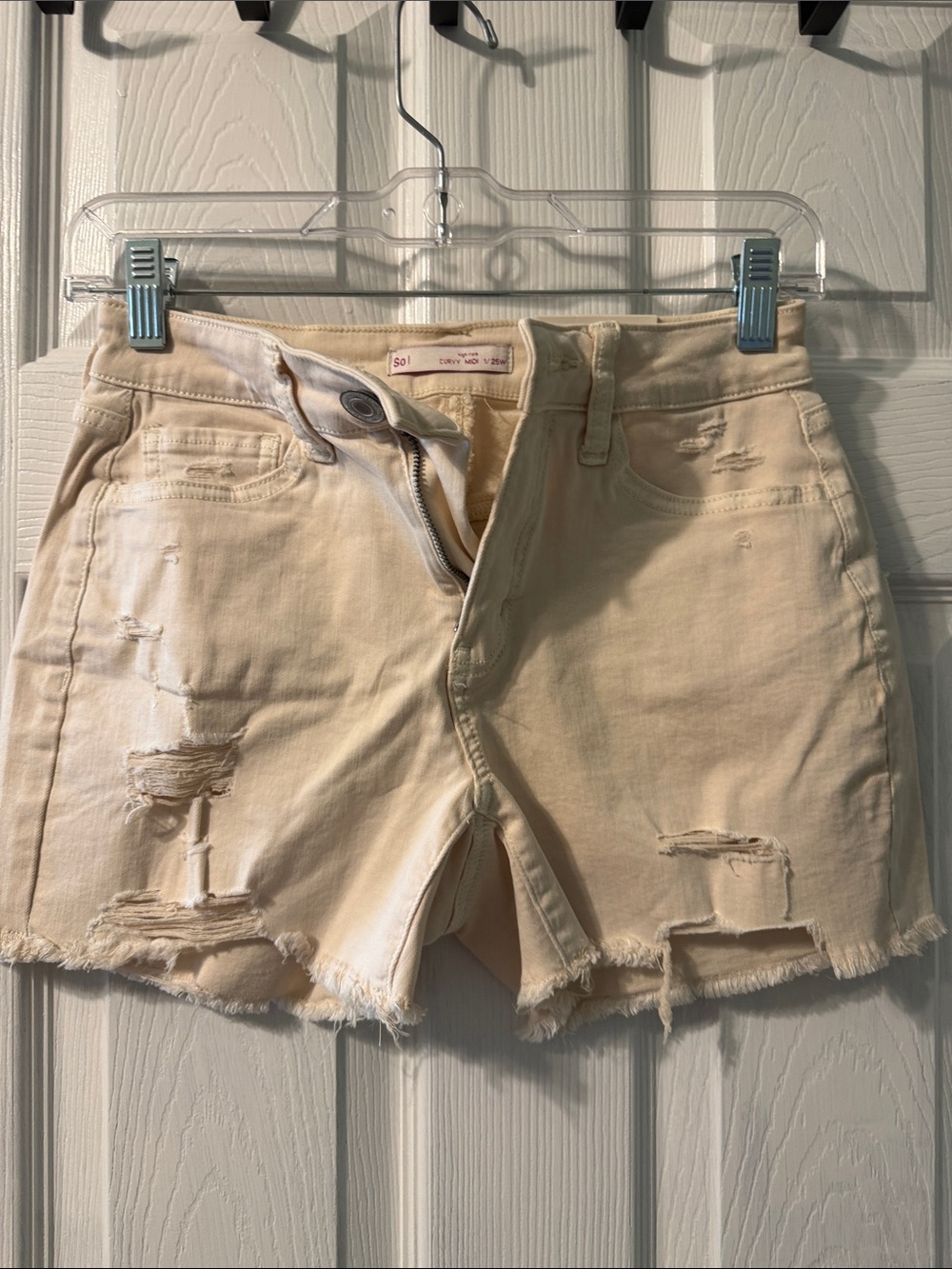 SO High-Waist Distressed Shorts in Light Cream